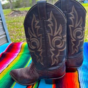 Alligator Skin Western Cowgirl Boots with Embroidered Design size 6B